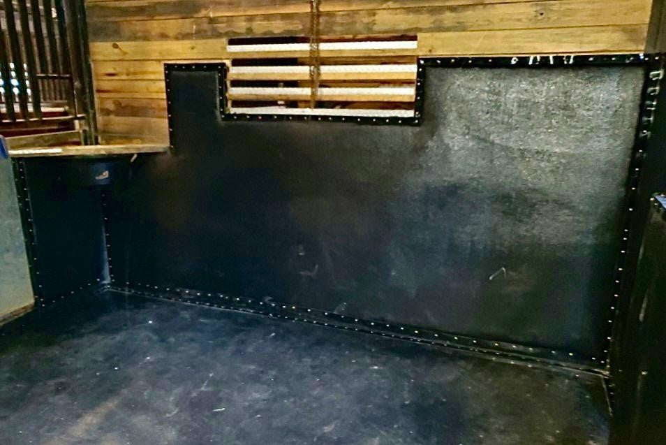 Newly installed wall padding in horse stall, an ideal solution for horse stalls